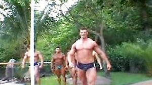 Bodybuilder Tom shows his perfect body